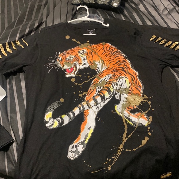 Shirt’s - Picture 1 of 2